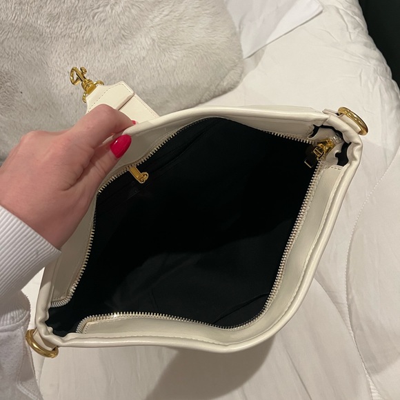 Spacious cream and gold purse with detachable strap. Never used! - Picture 5 of 5